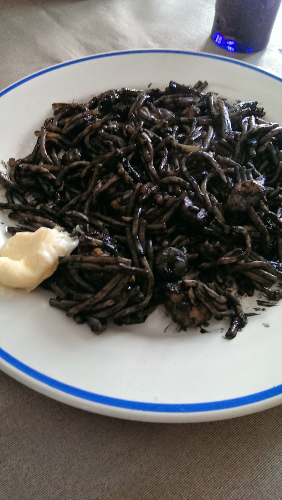 fideua-negra-con-gula-y-ajos-tiernos-recetas-cookeo